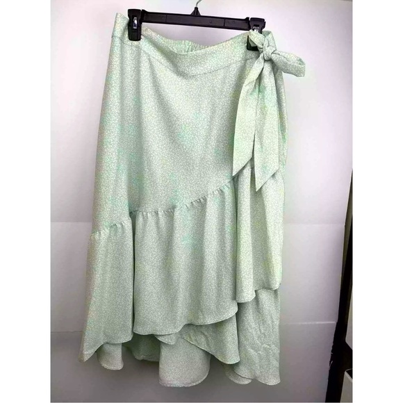 LC Lauren Conrad Dresses & Skirts - NWT XXL Lauren Conrad ruffled skirt